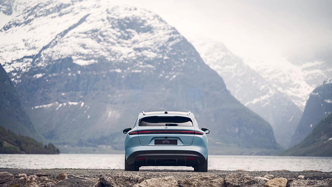 NIO ET5 Touring Standard Range (2023-…) вид сзади, задние фонари, багажник, спойлер, эмблема, бампер, экстерьер