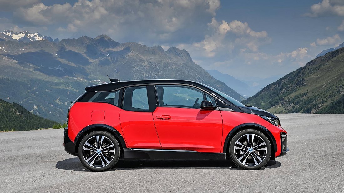 BMW i3s BEV 120 Ah (2018-2022) вид сбоку, силуэт, двери, колеса, экстерьер
