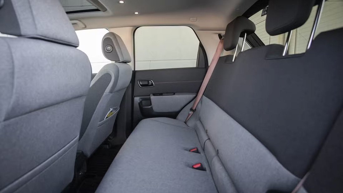 Honda e Advance (2020-2023) задние сиденья, пассажирские сиденья, пространство для ног, пространство над головой, интерьер