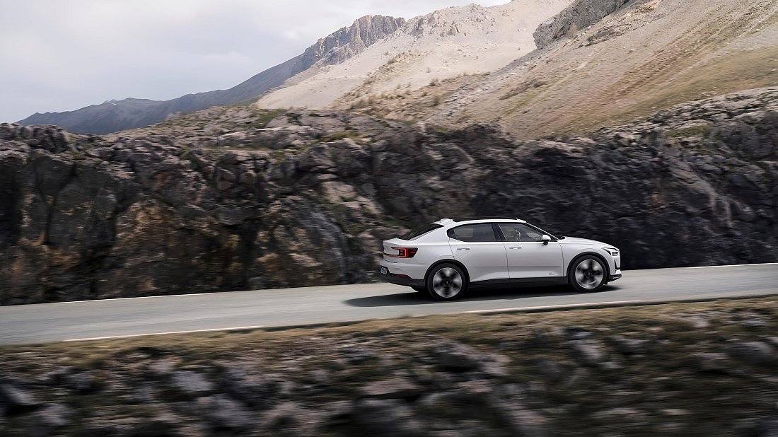 Polestar 2 Long Range Dual Motor (2023-…) вид сбоку, силуэт, двери, колеса, экстерьер