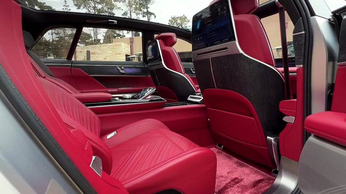 Cadillac Celestiq (2024-…) задние сиденья, пассажирские сиденья, пространство для ног, пространство над головой, интерьер