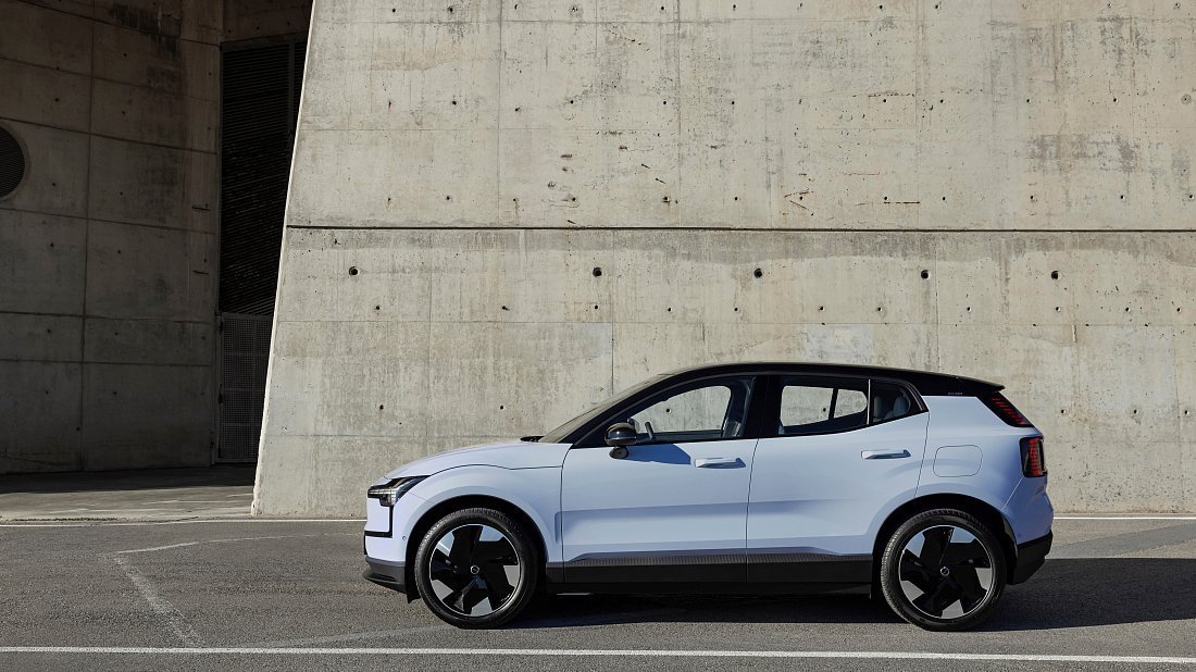 Volvo EX30 Twin Motor Performance (2023-…) вид сбоку, силуэт, двери, колеса, экстерьер