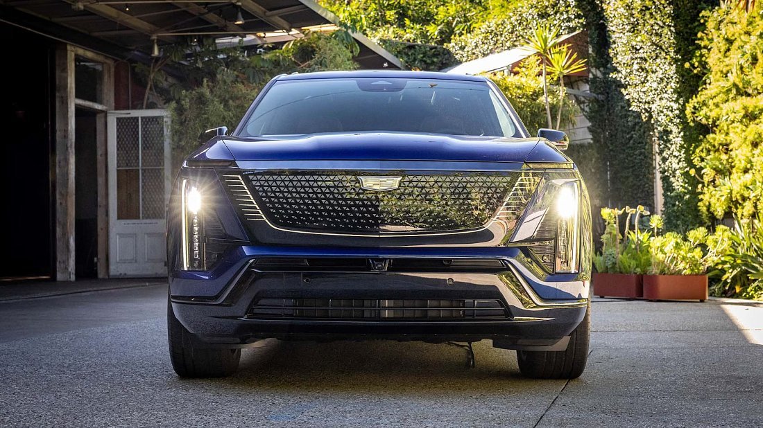 Cadillac Vistiq AWD (2025-…) передняя часть, решетка радиатора, фары, бампер, экстерьер