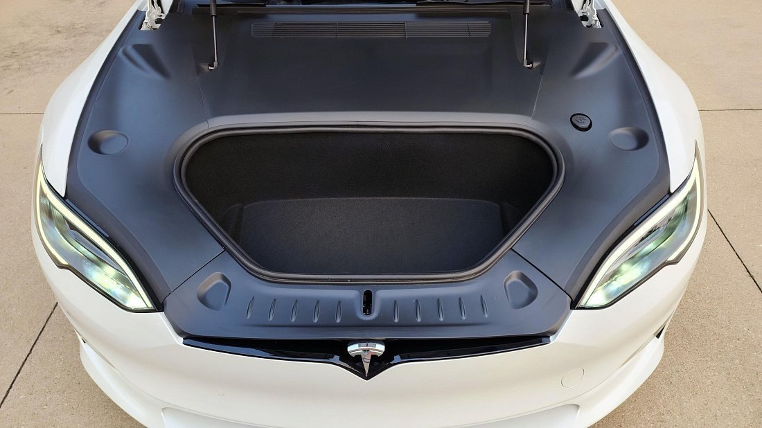 Tesla Model S Plaid (2021-…) передний багажник (frunk), под капотом, место для хранения, груз, вместимость, дополнительное пространство