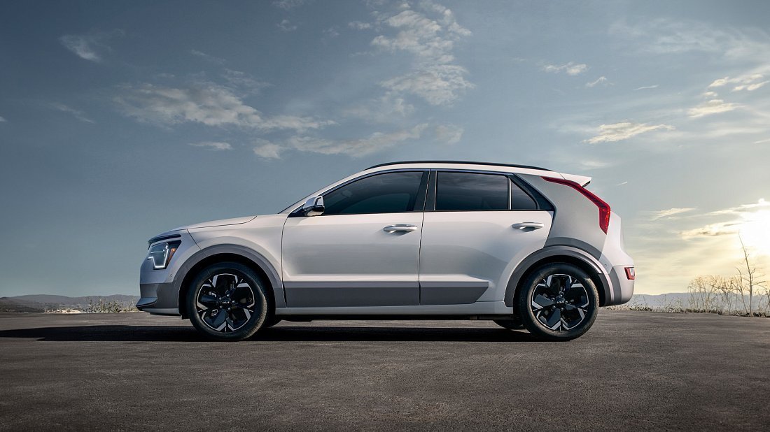 Kia Niro EV Long Range (2022-…) вид сбоку, силуэт, двери, колеса, экстерьер