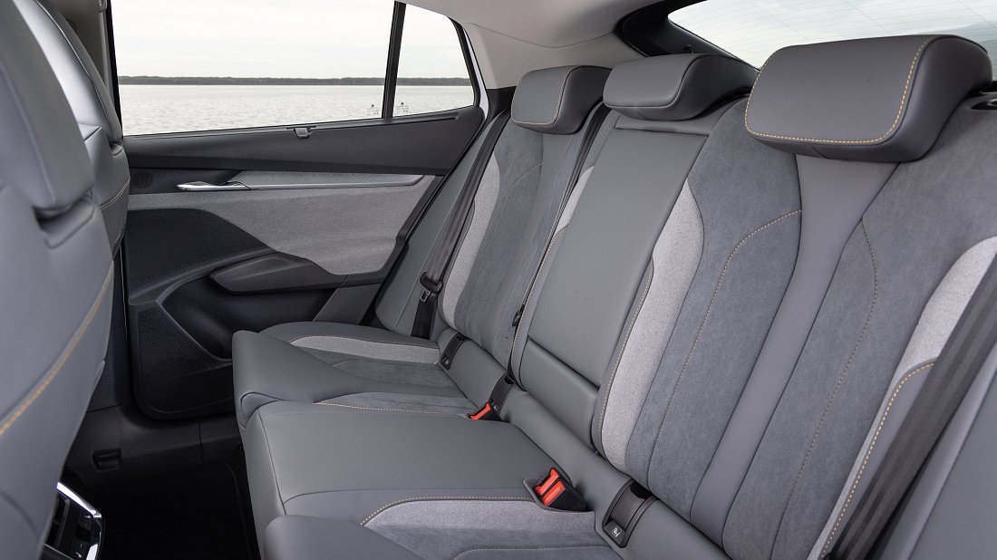 Фото Škoda Enyaq Coupe iV 80 (2022-2023) задние и пассажирские сиденья