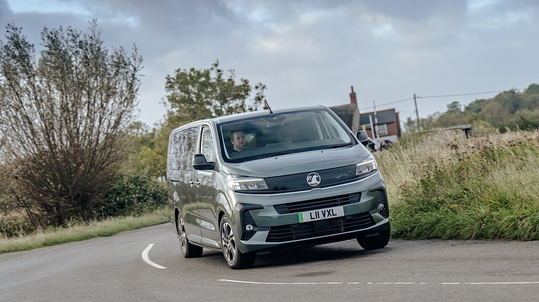 Opel Zafira Electric Life L3 50 kWh (2024-...) передняя часть, решетка радиатора, фары, бампер, экстерьер