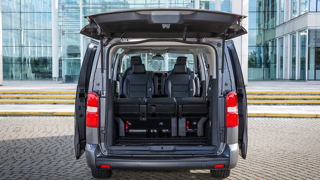 Toyota Proace Verso Electric L 75 kWh (2021-2024) багажник, увеличенный объем, сиденья сложены, максимальный объем, максимальный груз, максимальная вместимость, максимальное пространство для хранения