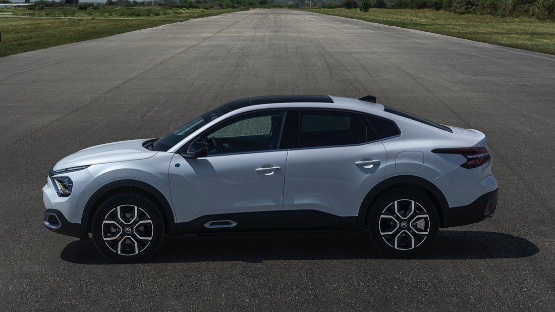 Citroën e-C4 X 54 kWh (2023-2024) вид сбоку, силуэт, двери, колеса, экстерьер