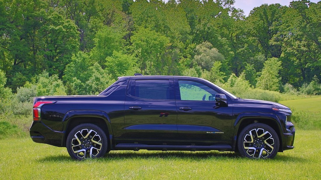 Chevrolet Silverado EV LT Extended Range (2025-…) вид сбоку, силуэт, двери, колеса, экстерьер