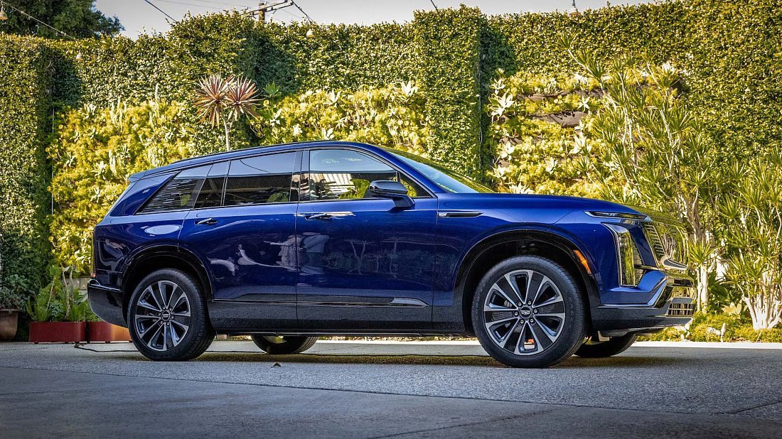 Cadillac Vistiq AWD (2025-…) вид сбоку, силуэт, двери, колеса, экстерьер