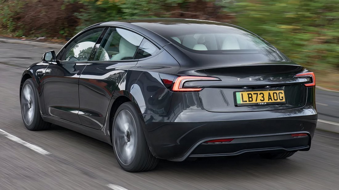 Tesla Model 3 RWD (2023-…) задняя часть в три четверти, вид в три четверти, диагональ, экстерьер