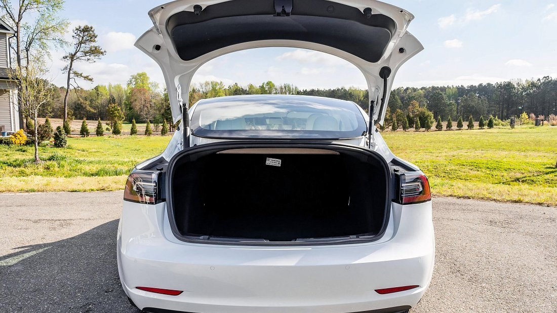 Tesla Model 3 Mid Range (2018-2020) багажник, сиденья подняты, грузовое пространство, объем багажника, вместимость багажника, место для хранения
