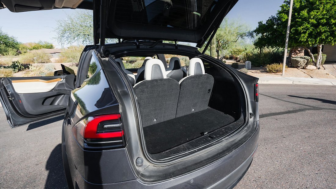 Tesla Model X P100D (2016-2019) багажник, сиденья подняты, грузовое пространство, объем багажника, вместимость багажника, место для хранения