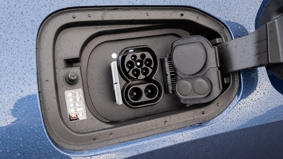 BMW iX M70 xDrive (2025-...) порт для зарядки (Европа), зарядка, разъем, штекер, коннектор
