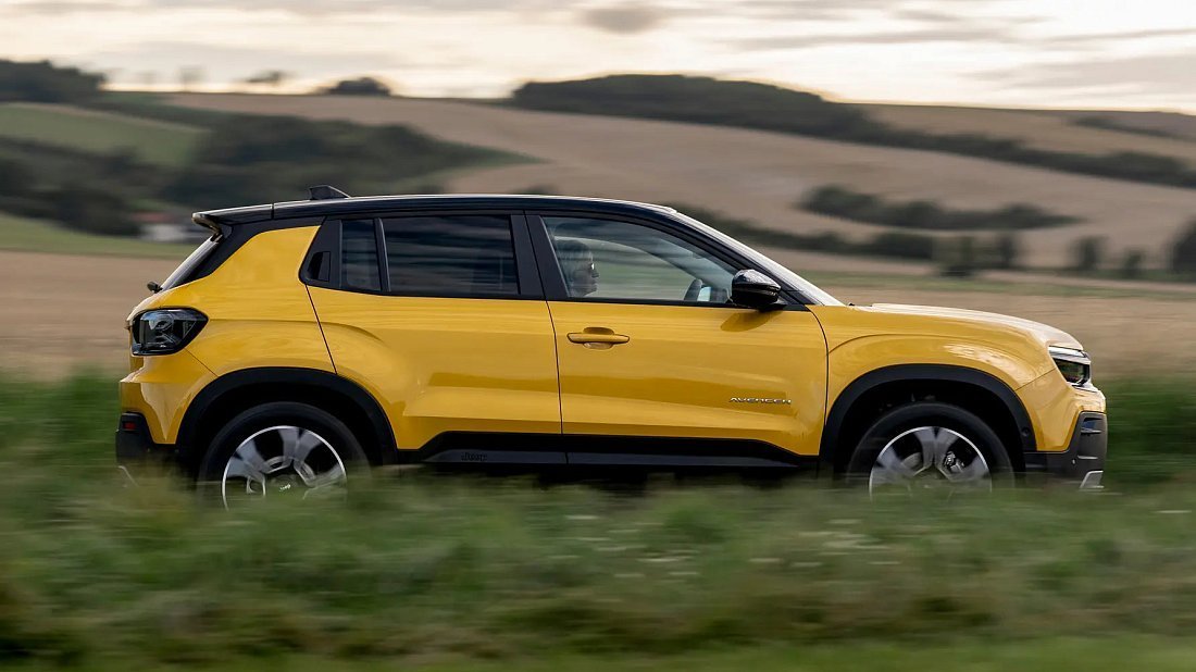 Jeep Avenger Electric (2023-…) вид сбоку, силуэт, двери, колеса, экстерьер