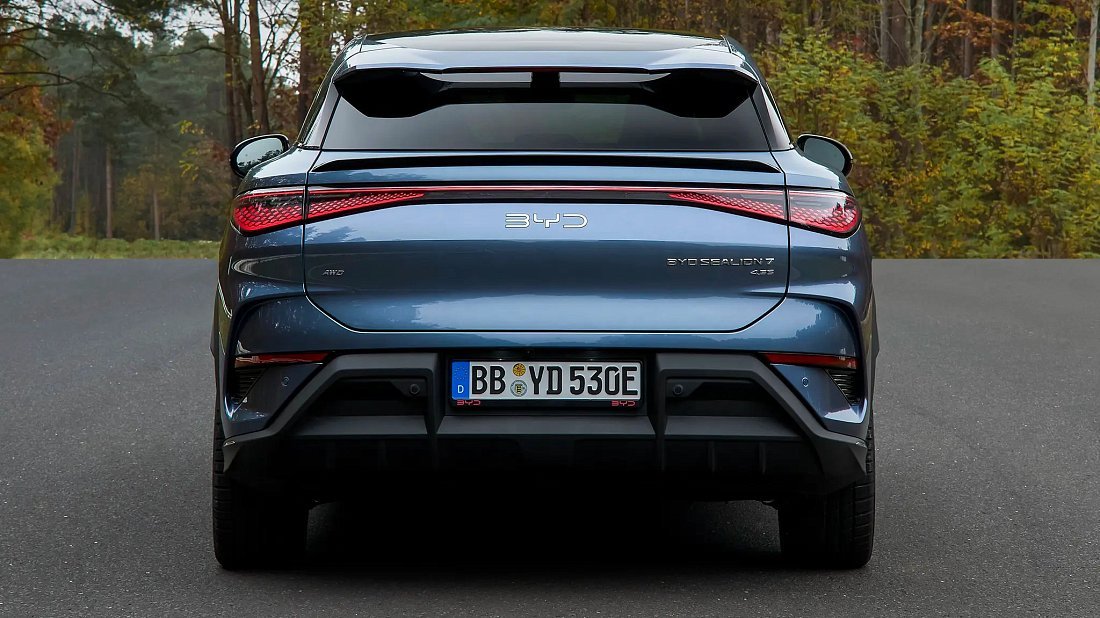 BYD Sealion 7 Design AWD (2024-...) вид сзади, задние фонари, багажник, спойлер, эмблема, бампер, экстерьер