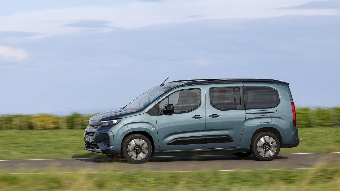 Фото Opel Combo Electric Life XL 52 kWh (2024-...) вид сбоку