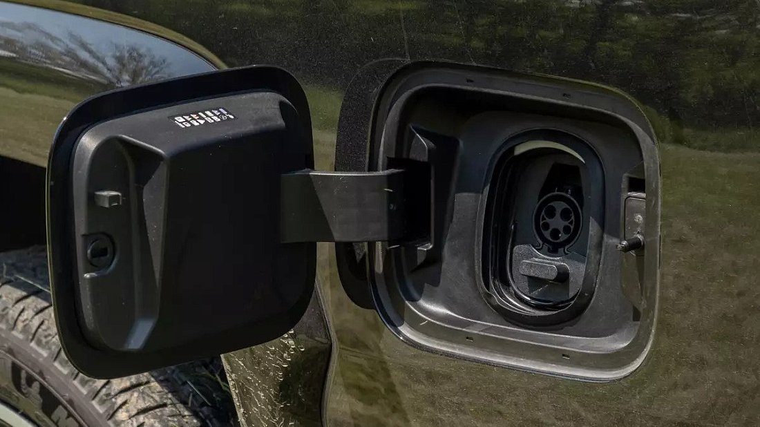 Chevrolet Silverado EV Trail Boss Extended Range (2025-…) порт для зарядки (США), зарядка, разъем, штекер, коннектор