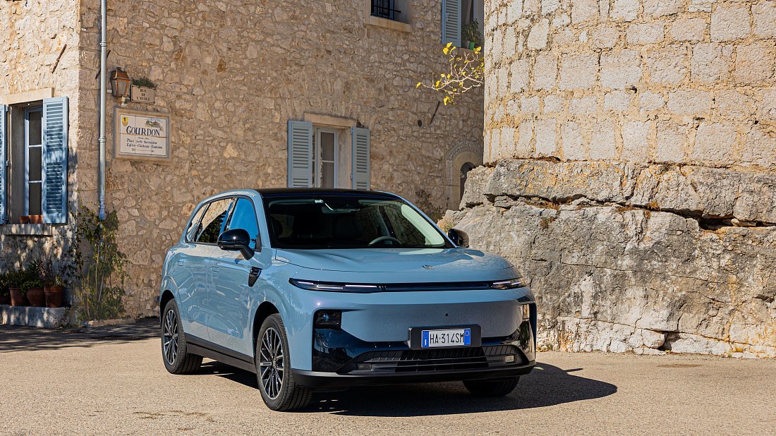 Фото Leapmotor B10 Pro (2025-..) вид спереди, экстерьер