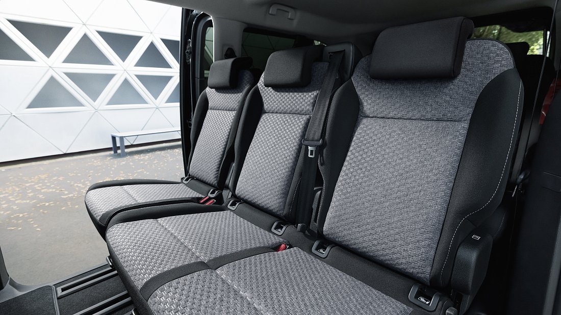 Citroën e-SpaceTourer M 75 kWh (2024-…) задние сиденья, пассажирские сиденья, пространство для ног, пространство над головой, интерьер