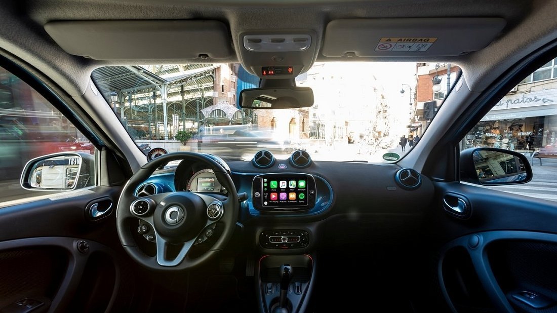 Smart EQ forfour (2020-2022) интерьер, переднее сиденье, водительское сиденье, приборная панель, рулевое колесо, информационно-развлекательная система, кокпит