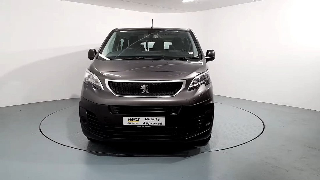 Peugeot e-Expert Combi Standard 75 kWh (2021-2024) передняя часть, решетка радиатора, фары, бампер, экстерьер