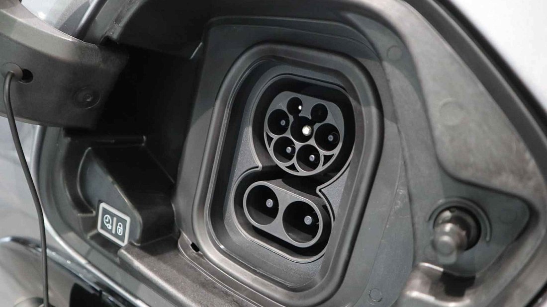 Peugeot e-208 51 kWh (2023-…) порт для зарядки (Европа), зарядка, разъем, штекер, коннектор