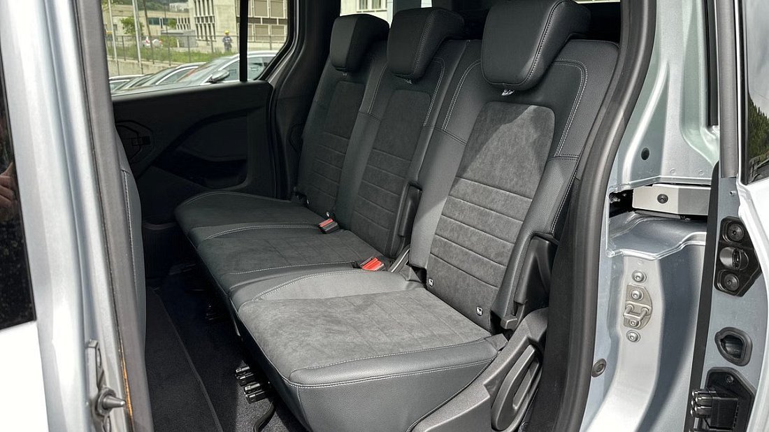 Mercedes EQT 200 Standard (2023-…) задние сиденья, пассажирские сиденья, пространство для ног, пространство над головой, интерьер