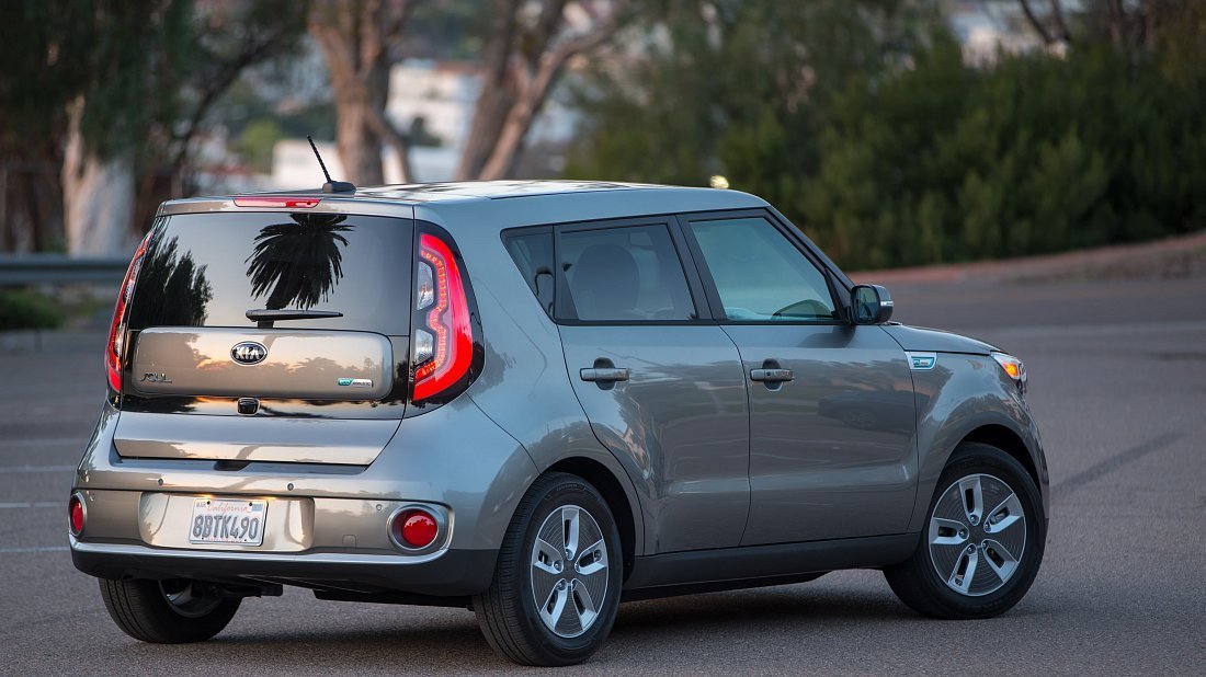 Kia Soul EV (2017-2019) задняя часть в три четверти, вид в три четверти, диагональ, экстерьер