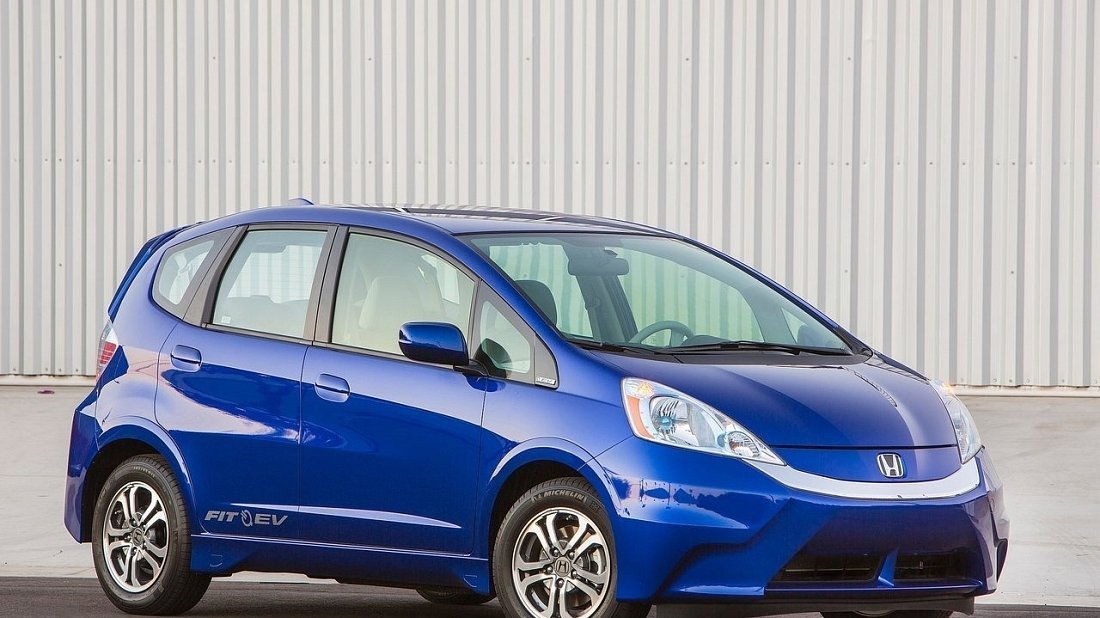 Honda Fit EV (2013-2015) вид спереди, спереди сбоку, по диагонали, экстерьер