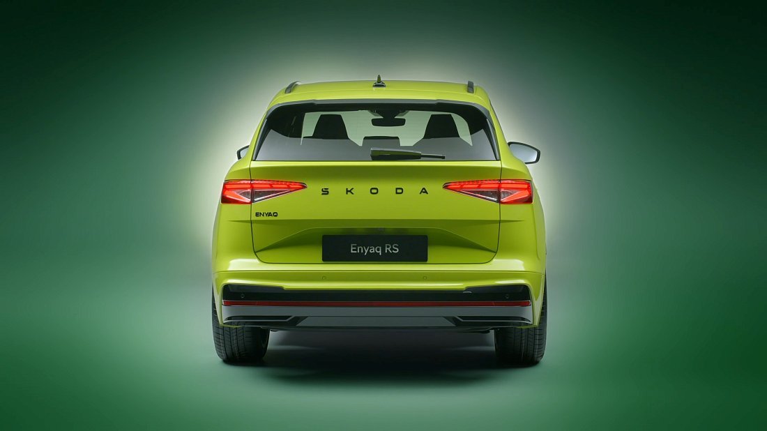 Фото Škoda Enyaq RS (2025-...) вид сзади, задние фонари