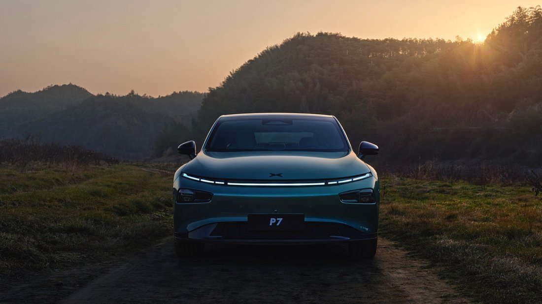 XPENG P7 AWD Performance (2023-…) передняя часть, решетка радиатора, фары, бампер, экстерьер
