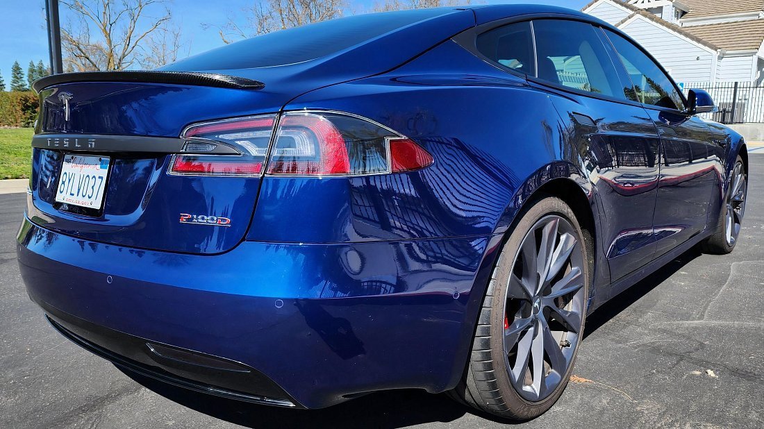 Tesla Model S Performance (2019-2020) задняя часть в три четверти, вид в три четверти, диагональ, экстерьер