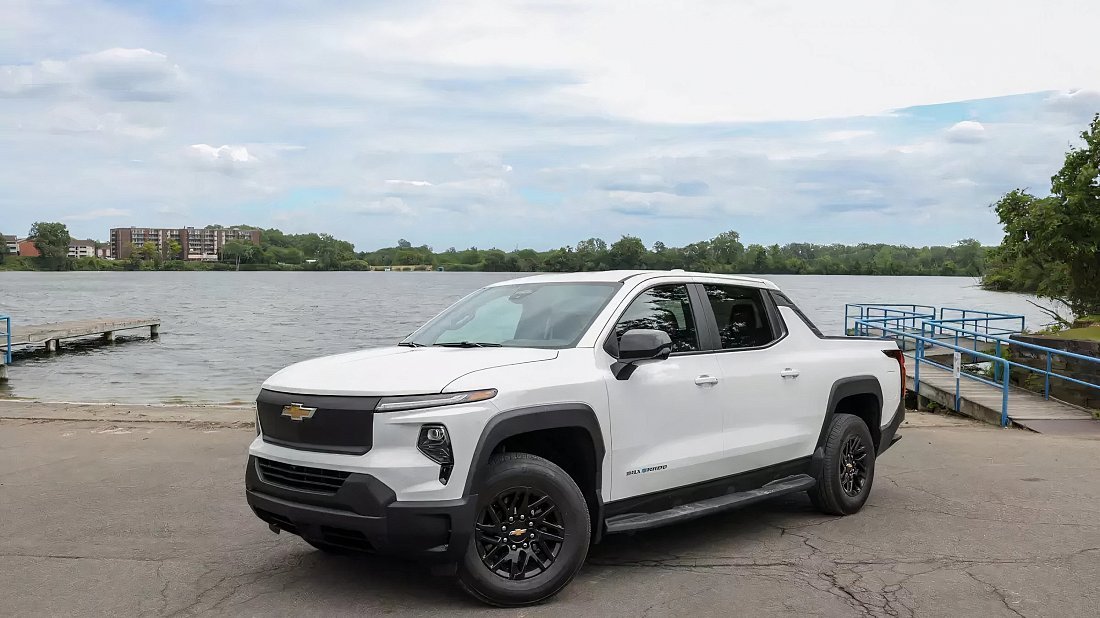 Chevrolet Silverado EV Work Truck Max Range (2024-…) вид спереди, спереди сбоку, по диагонали, экстерьер