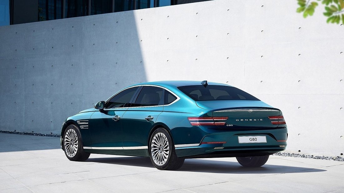 Genesis Electrified G80 AWD (2022-…) задняя часть в три четверти, вид в три четверти, диагональ, экстерьер