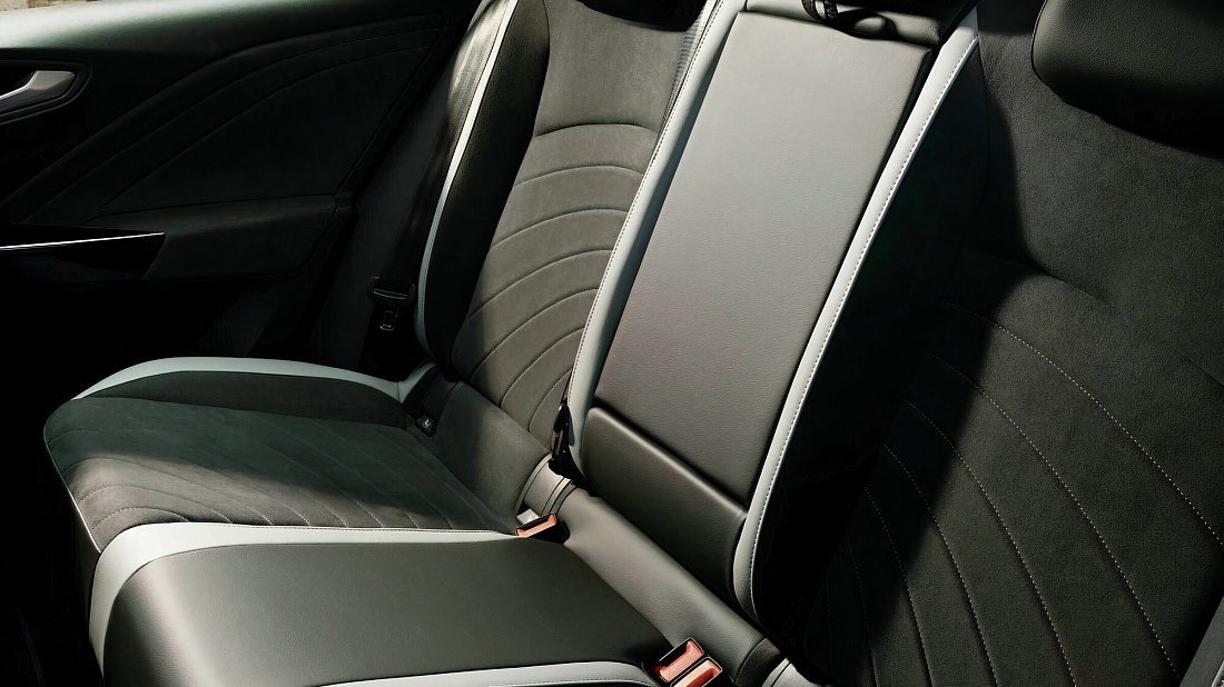 Volkswagen ID.3 Pro S (2024-…) задние сиденья, пассажирские сиденья, пространство для ног, пространство над головой, интерьер