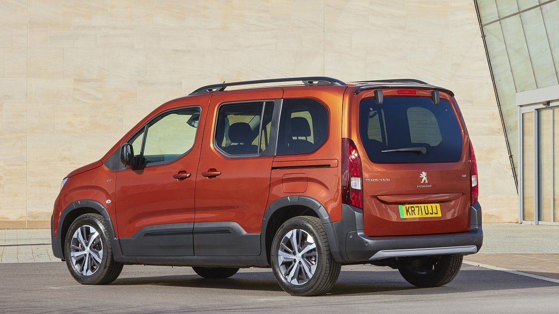 Peugeot e-Rifter Standard 50 kWh (2021-2024) задняя часть в три четверти, вид в три четверти, диагональ, экстерьер