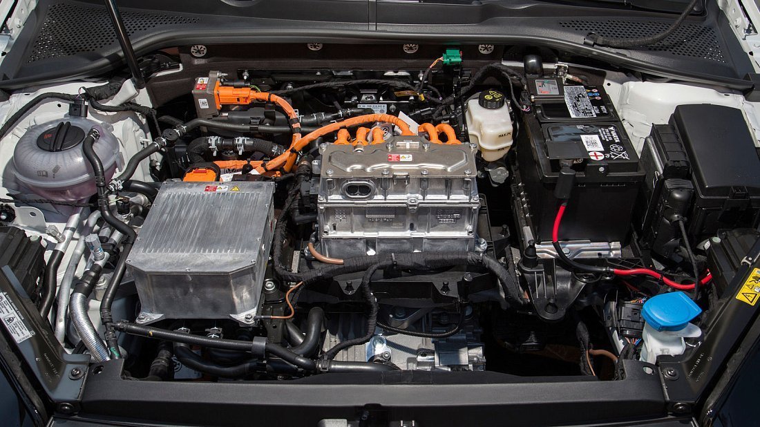 Volkswagen e-Golf 35.8 kWh (2017-2020) передний багажник (frunk), под капотом, место для хранения, груз, вместимость, дополнительное пространство