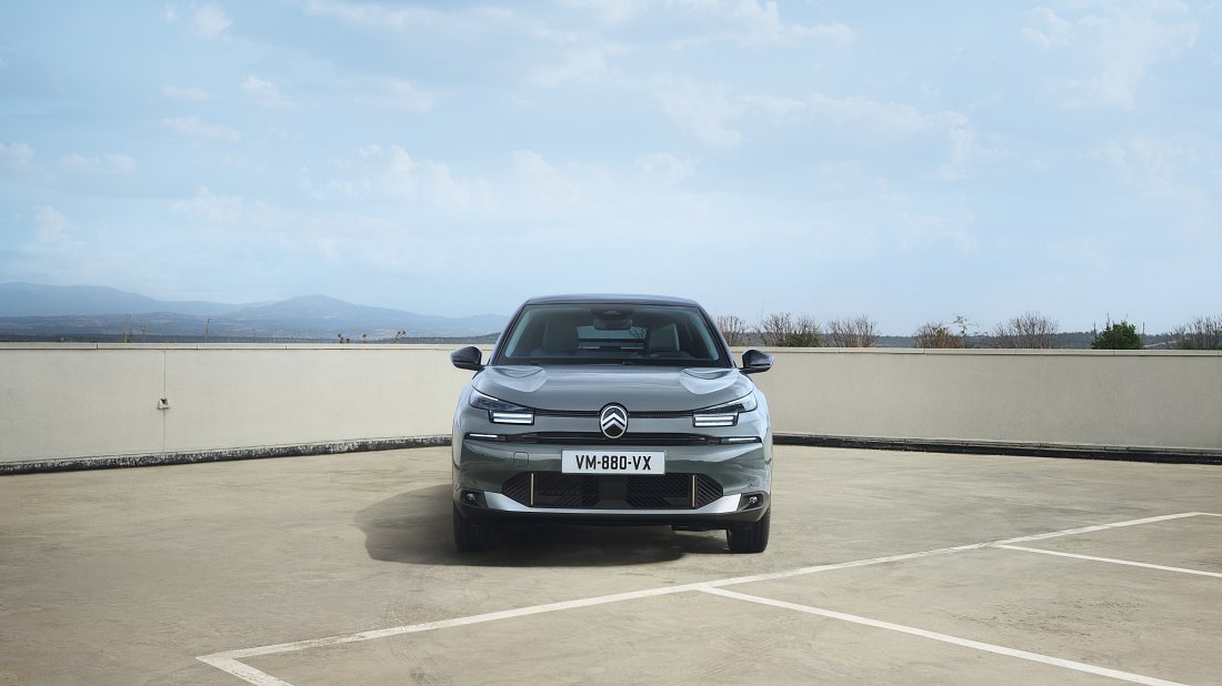 Citroën e-C4 50 kWh (2024-…) передняя часть, решетка радиатора, фары, бампер, экстерьер