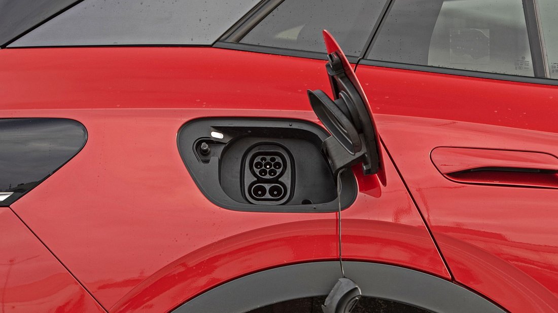 Фото Volkswagen ID.4 GTX (2025-...) порт для зарядки (Европа)