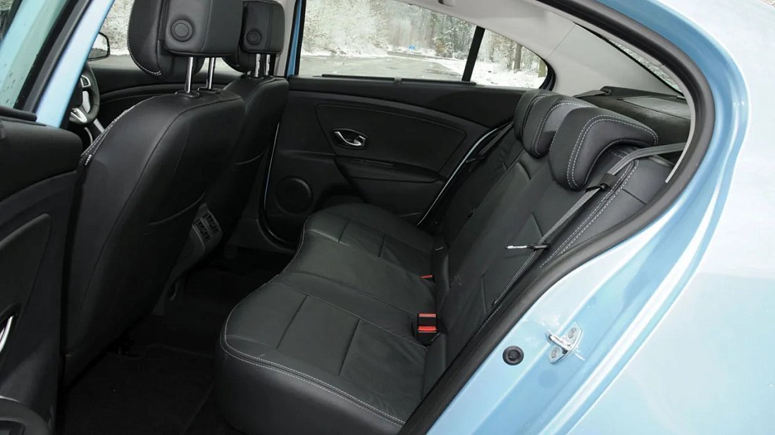Renault Fluence Z.E. (2011-2014) задние сиденья, пассажирские сиденья, пространство для ног, пространство над головой, интерьер
