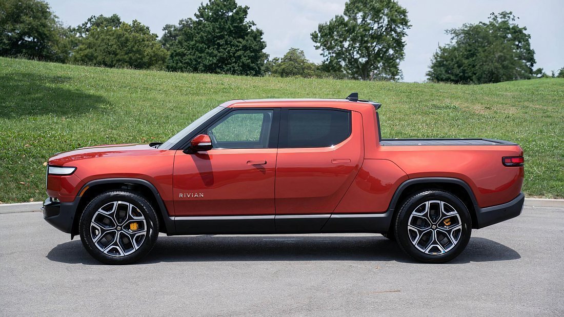 Rivian R1T Quad-Motor AWD Large (2022-…) вид сбоку, силуэт, двери, колеса, экстерьер
