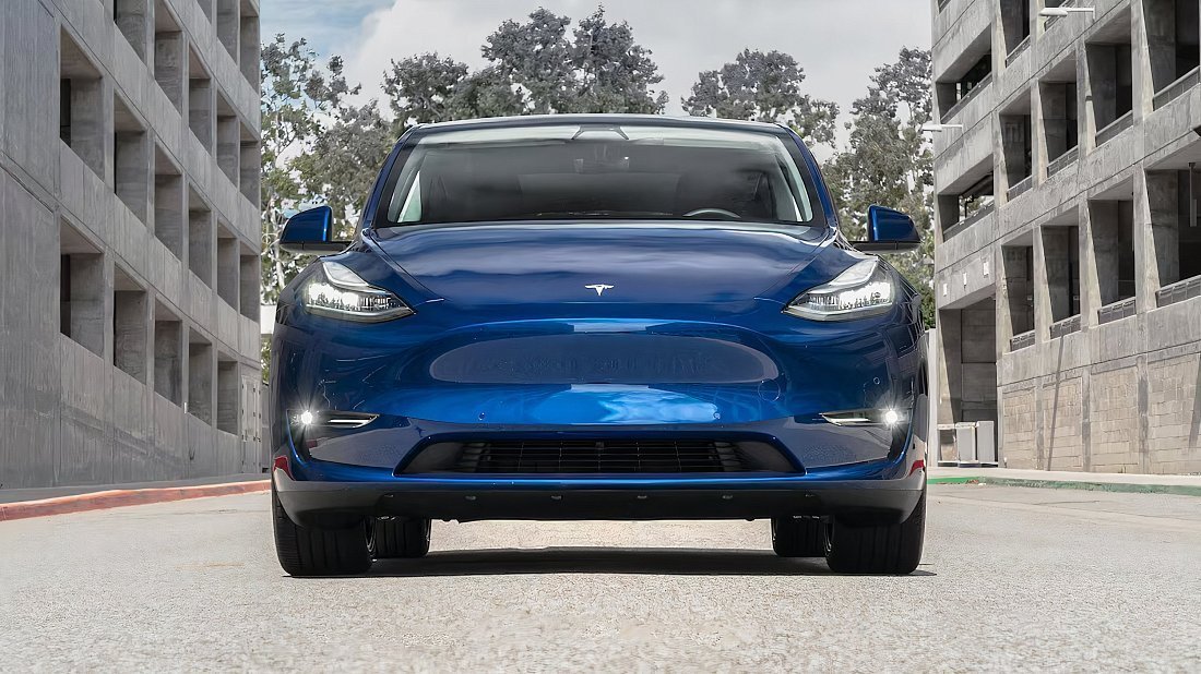Tesla Model Y Standard Range RWD (2021-2025) передняя часть, решетка радиатора, фары, бампер, экстерьер