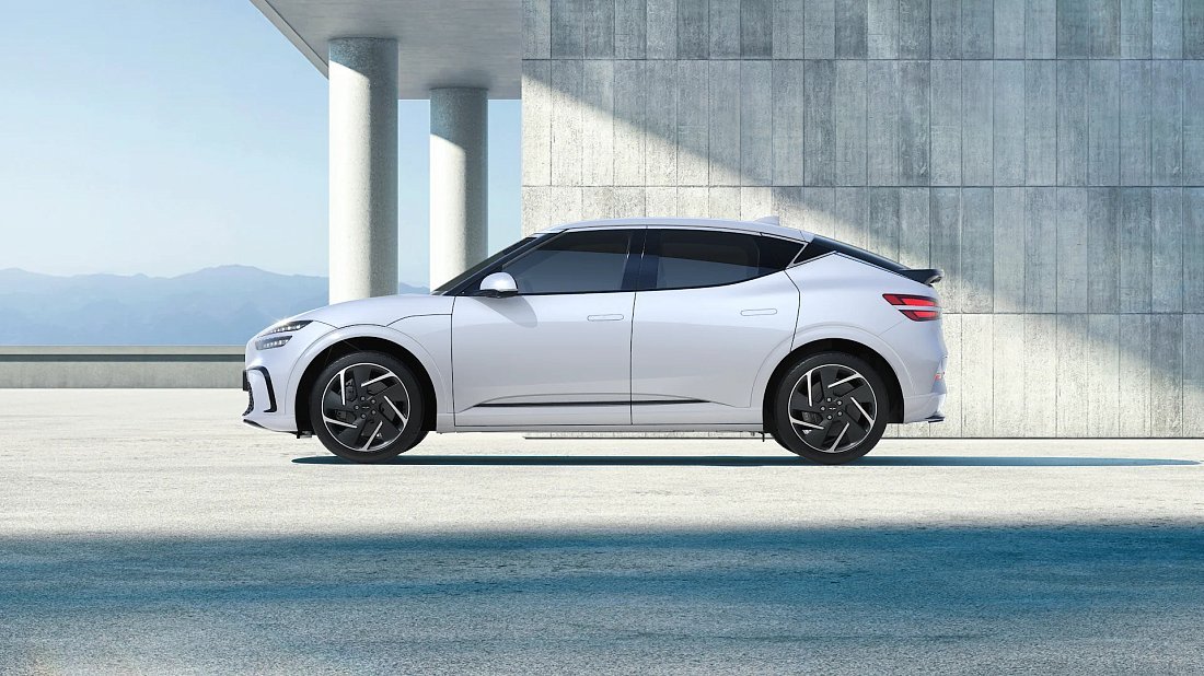 Фото Genesis GV60 Standard AWD (2025-…) вид сбоку
