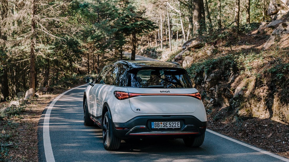 Smart #1 Premium (2023-…) вид сзади, задние фонари, багажник, спойлер, эмблема, бампер, экстерьер
