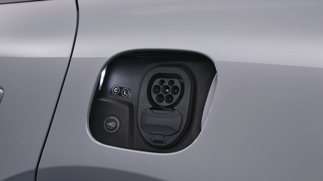 Porsche Macan Turbo Electric (2024-…) порт для зарядки (Европа), зарядка, разъем, штекер, коннектор