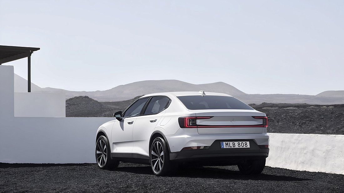 Фото Polestar 2 Long Range Dual Motor (2020-2023) задняя часть под углом