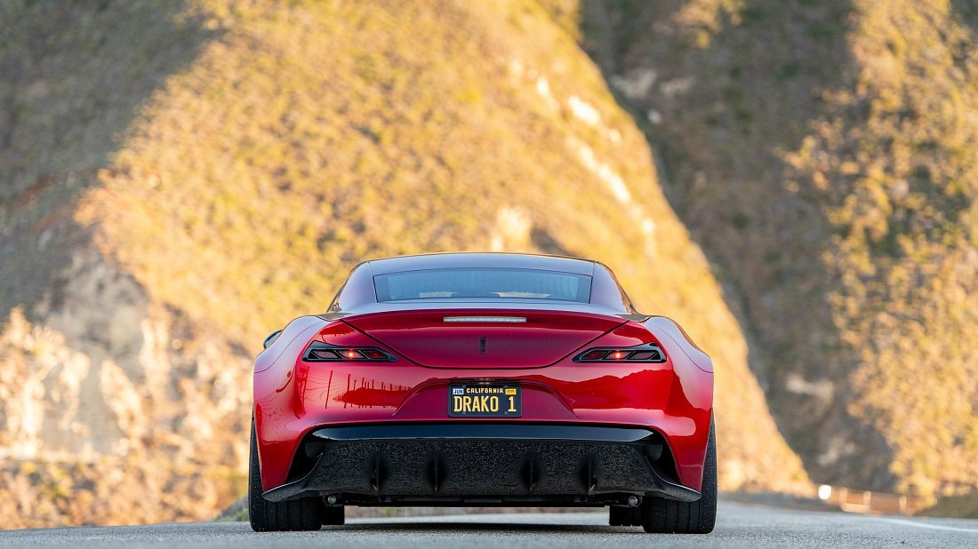 Drako Motors GTE First Edition (2020-…) вид сзади, задние фонари, багажник, спойлер, эмблема, бампер, экстерьер
