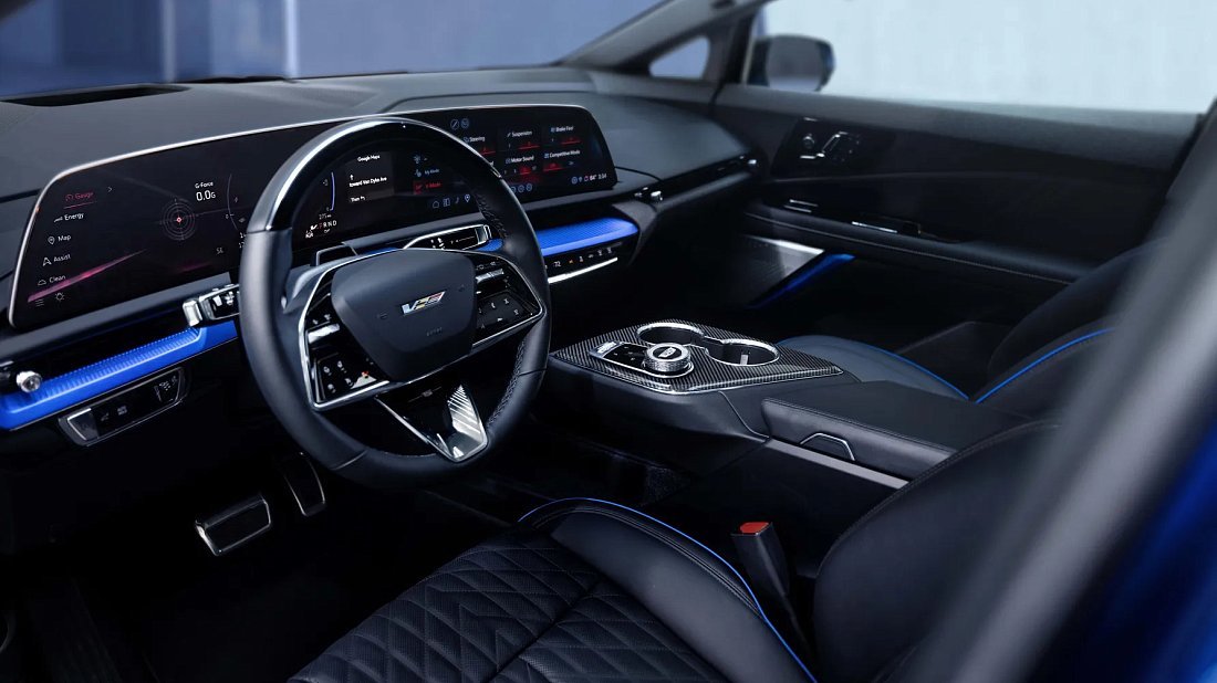 Cadillac Optiq V (2025-…) интерьер, переднее сиденье, водительское сиденье, приборная панель, рулевое колесо, информационно-развлекательная система, кокпит